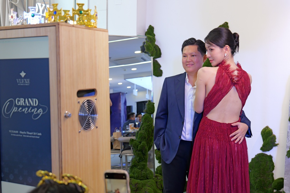 Photobooth 9XBOX đồng hành cùng khai trương VLUXE Diamond Jewelry – Lưu giữ khoảnh khắc sang trọng